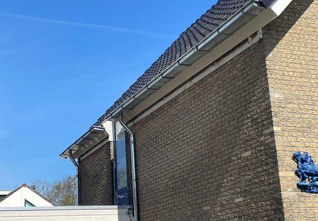 Zink en goten bij complete renovatie Texel